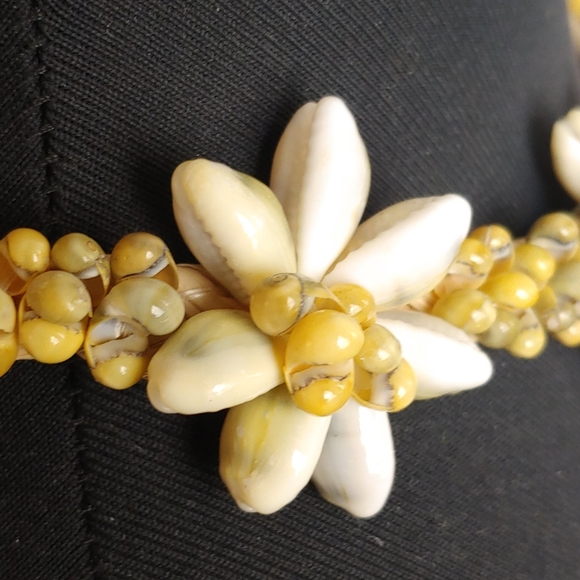 Shell necklace - Picture 5 of 5